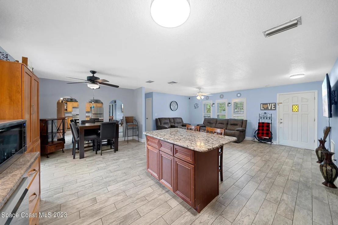 Photo of 990 Emerald Road SE