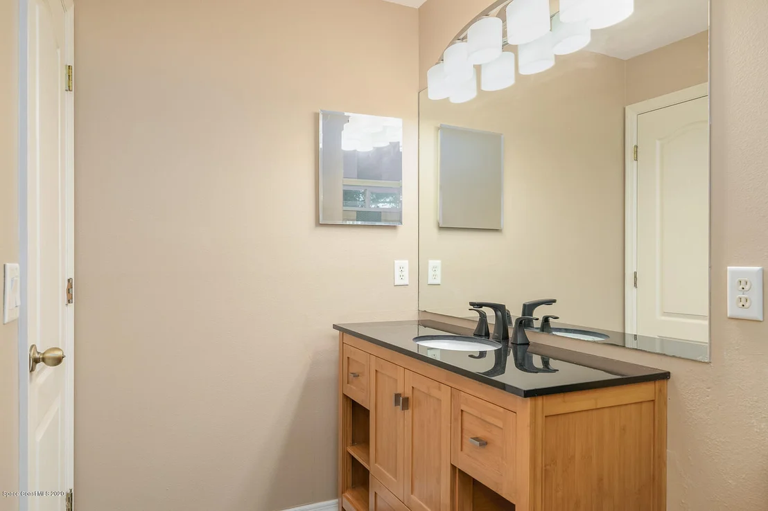 Photo of 895 Villa Drive