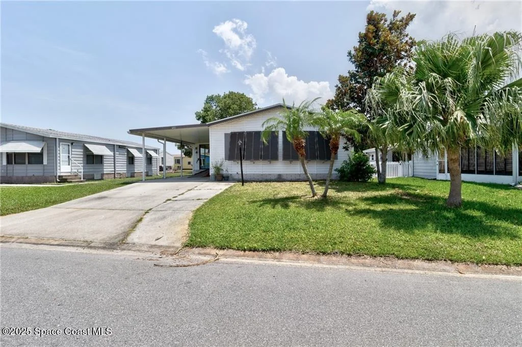 Photo of 729 Gladiolus Drive