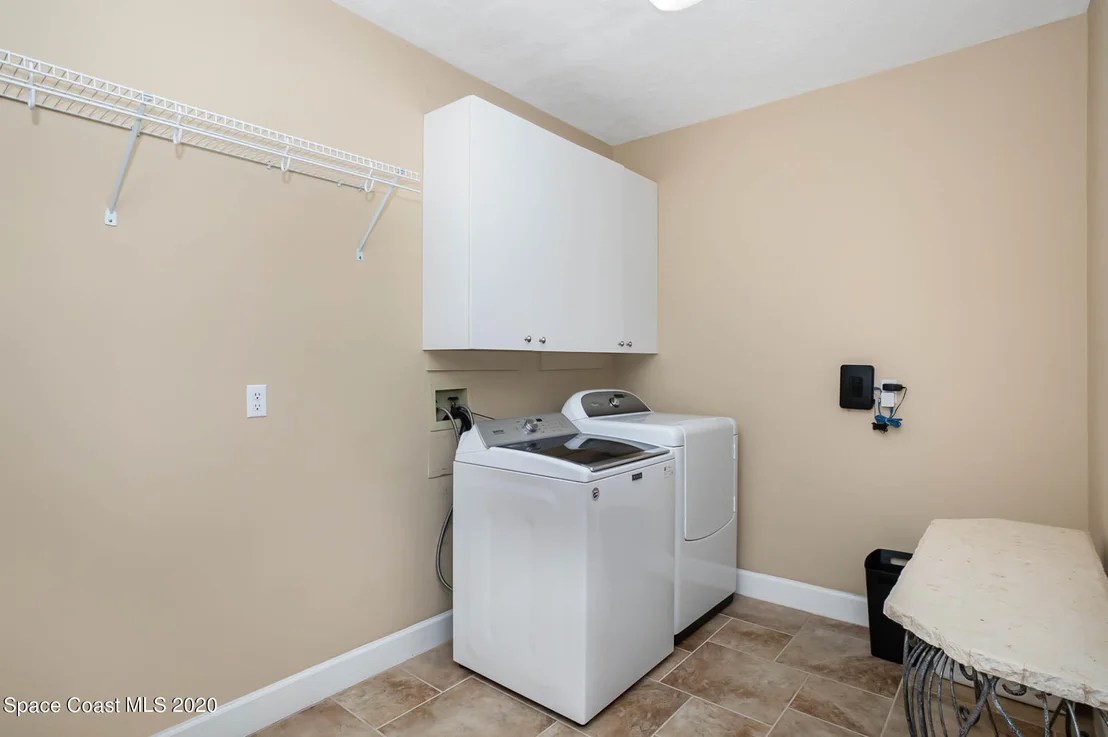Photo of 889 Oak Park Drive