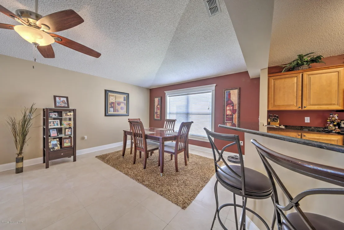 Photo of 1194 White Oak Circle