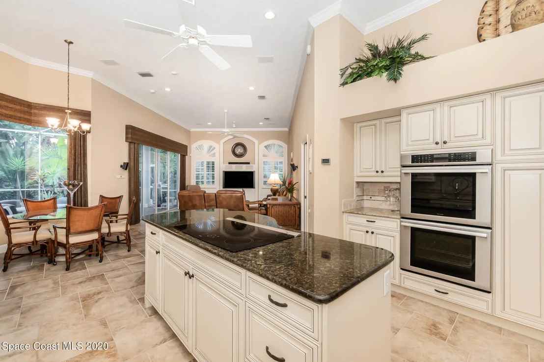 Photo of 889 Oak Park Drive