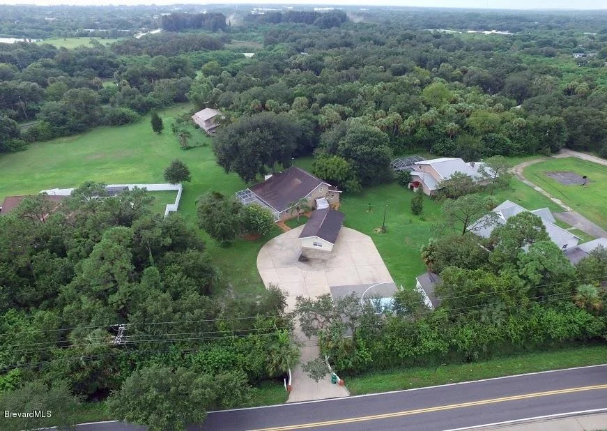 Photo of 385 N Range Road