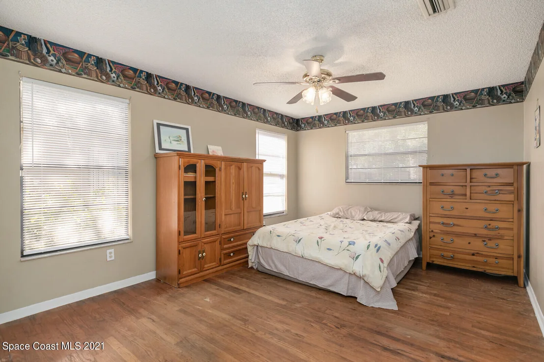 Photo of 2824 School Drive NE
