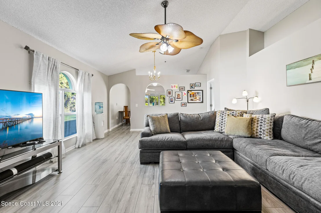 Photo of 2149 Redwood Circle