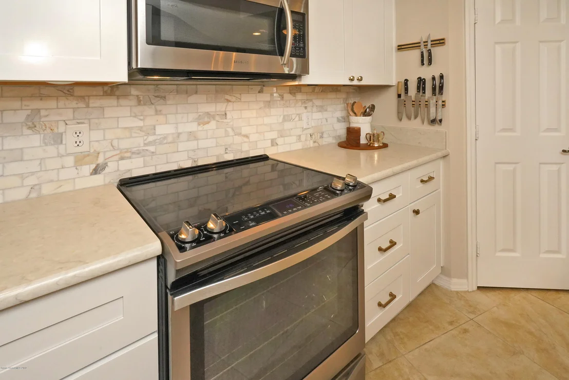 Photo of Unit 404 at 104 Riverside Drive