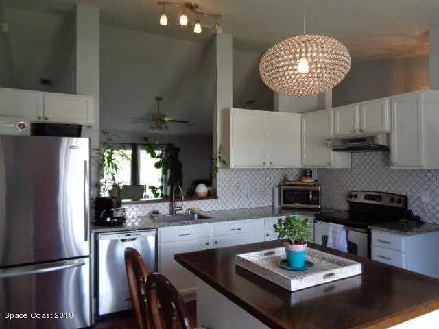 Photo of 827 Honeysuckle Drive