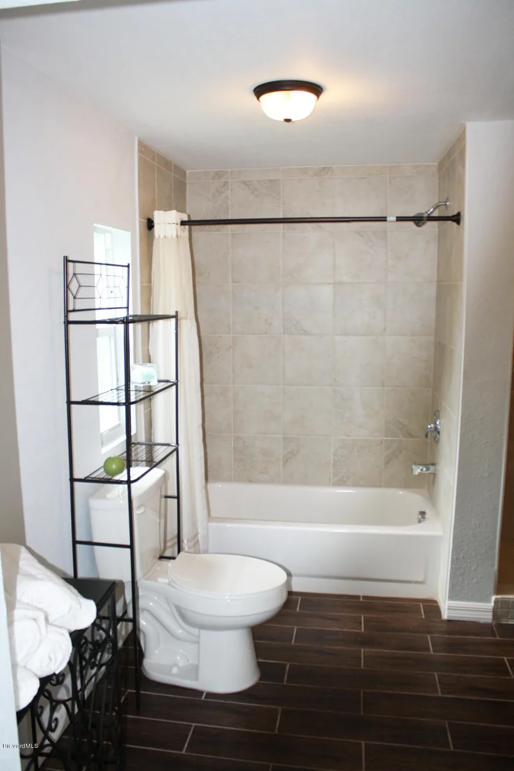 Photo of 220 Avenida Central