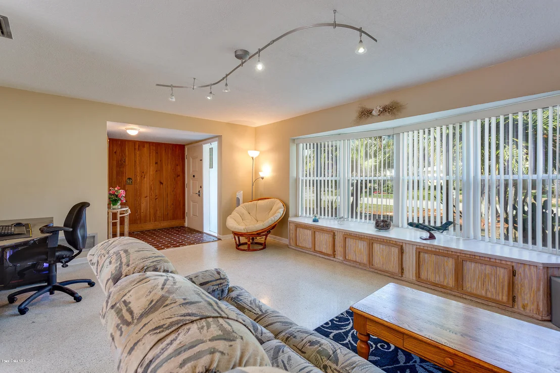 Photo of 611 Mango Drive