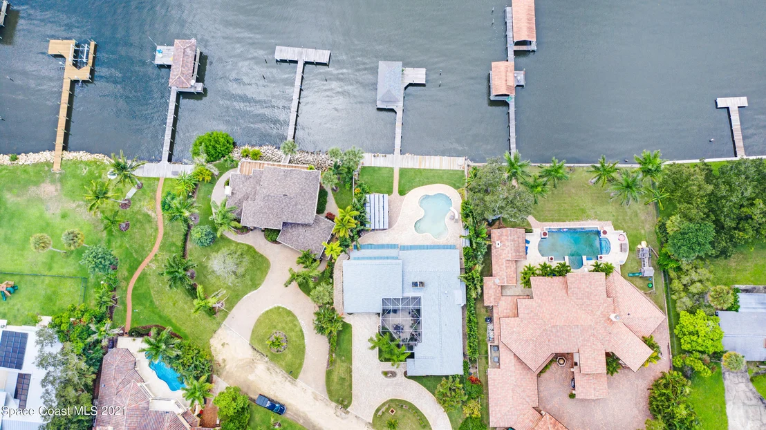 Photo of 600 N Riverside Drive