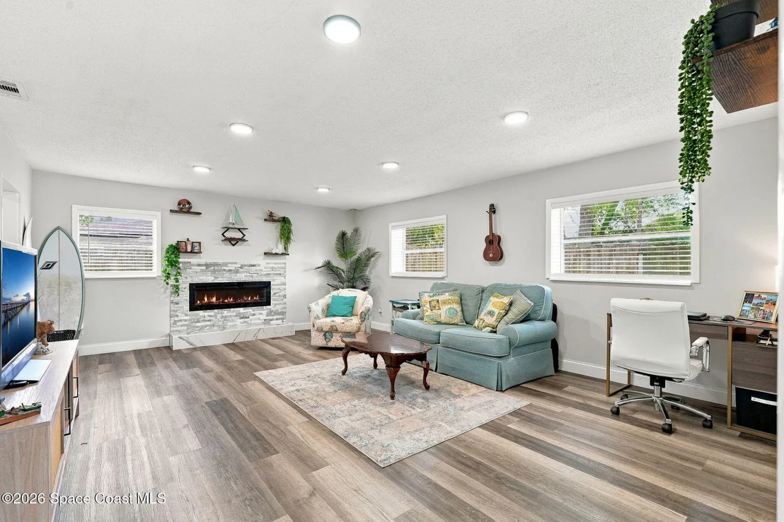 Photo of 4418 Sherwood Boulevard