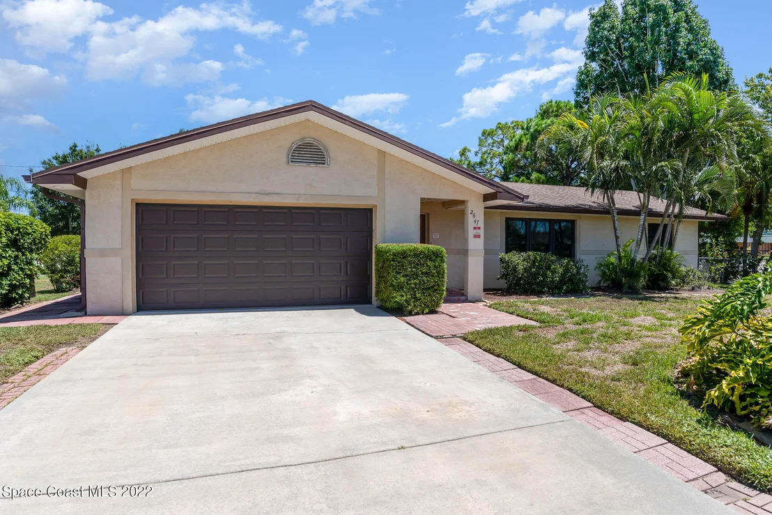 Photo of 2647 School Drive NE