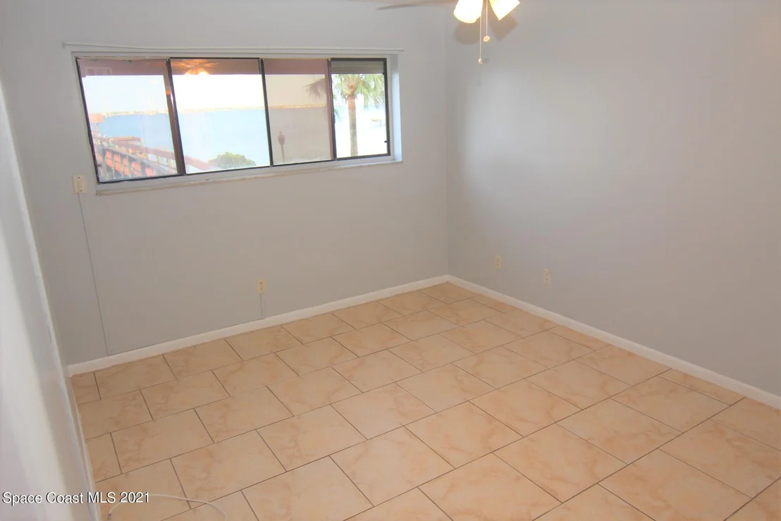 Photo of Unit 105 at 3901 Dixie Highway NE