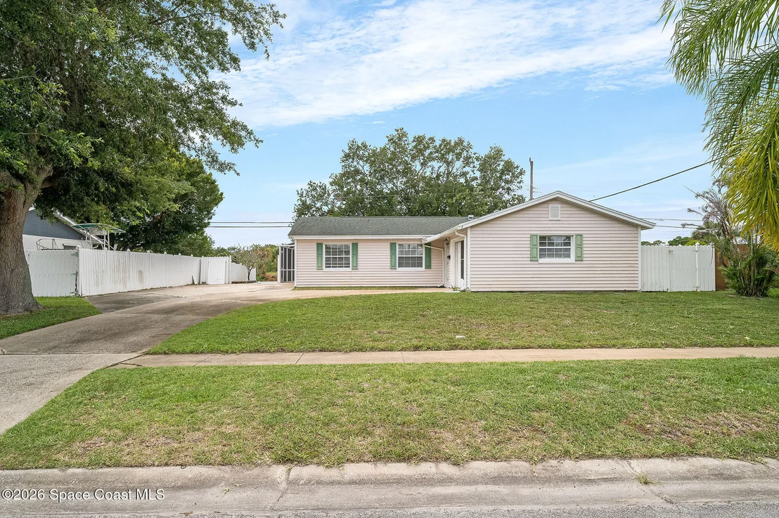 Photo of 586 Louvre Drive