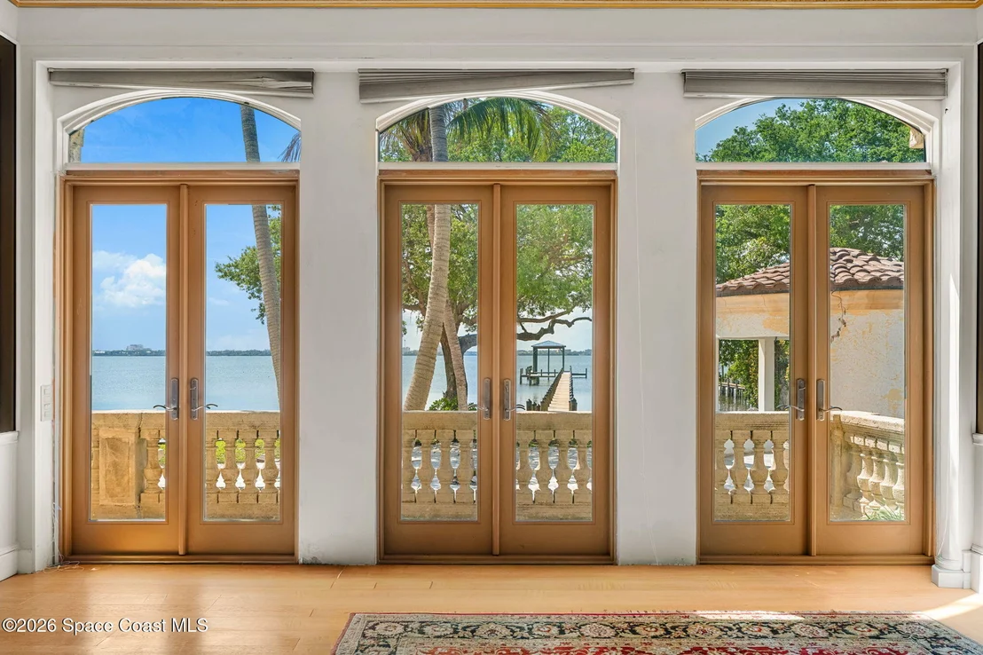 Photo of 1000 N Riverside Drive