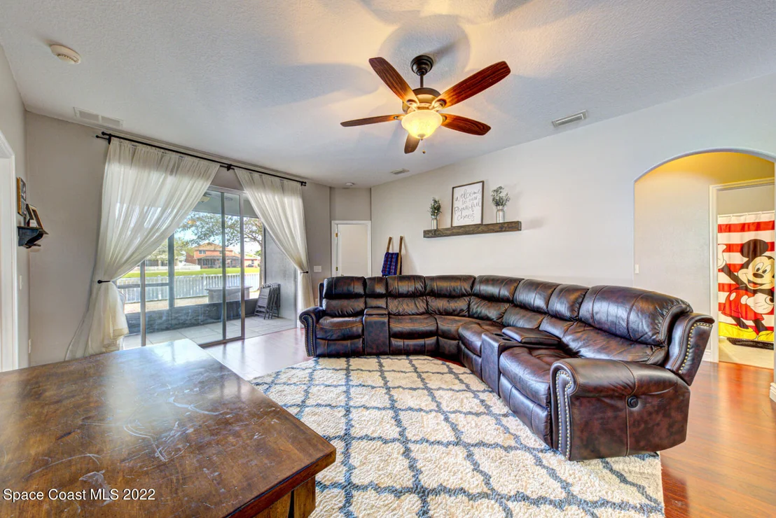 Photo of 1482 Hemingway Boulevard