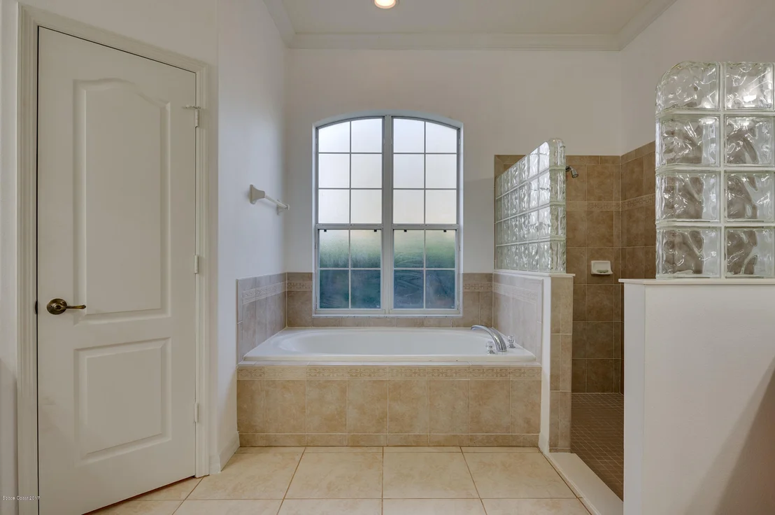 Photo of 2118 Windbrook Drive SE