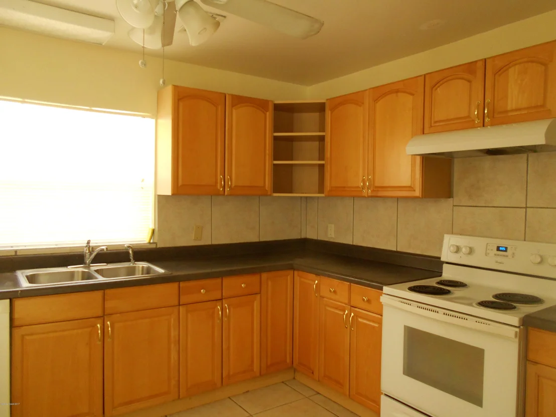 Photo of 1033 Cabot Drive NE