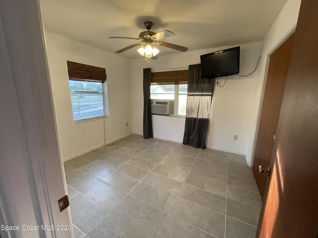 Photo of 2833 Pine Avenue