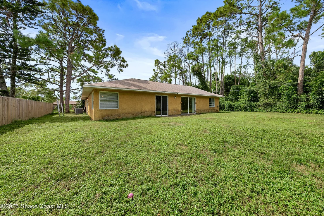 Photo of 1099 Pace Drive NW