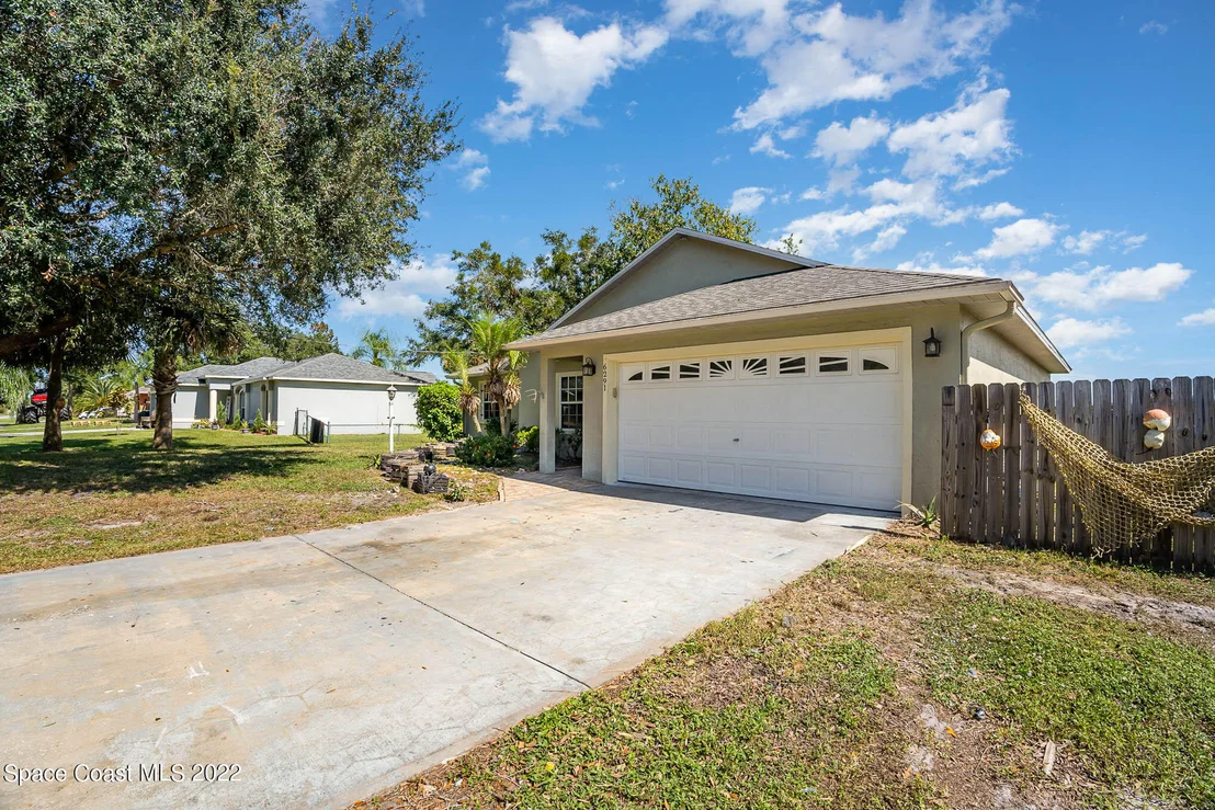 Photo of 6291 Golfview Avenue