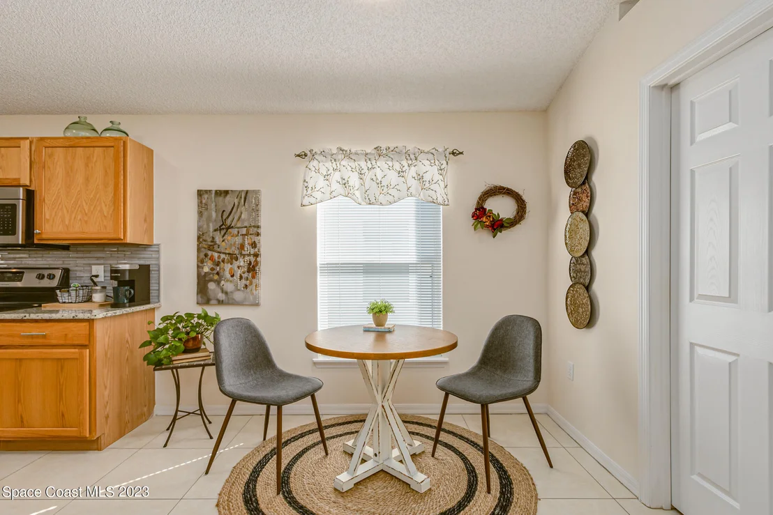 Photo of 1218 White Oak Circle