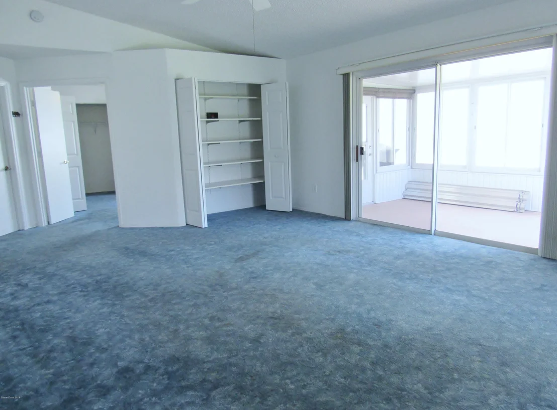 Photo of 1043 NE Goldenrod Circle NE