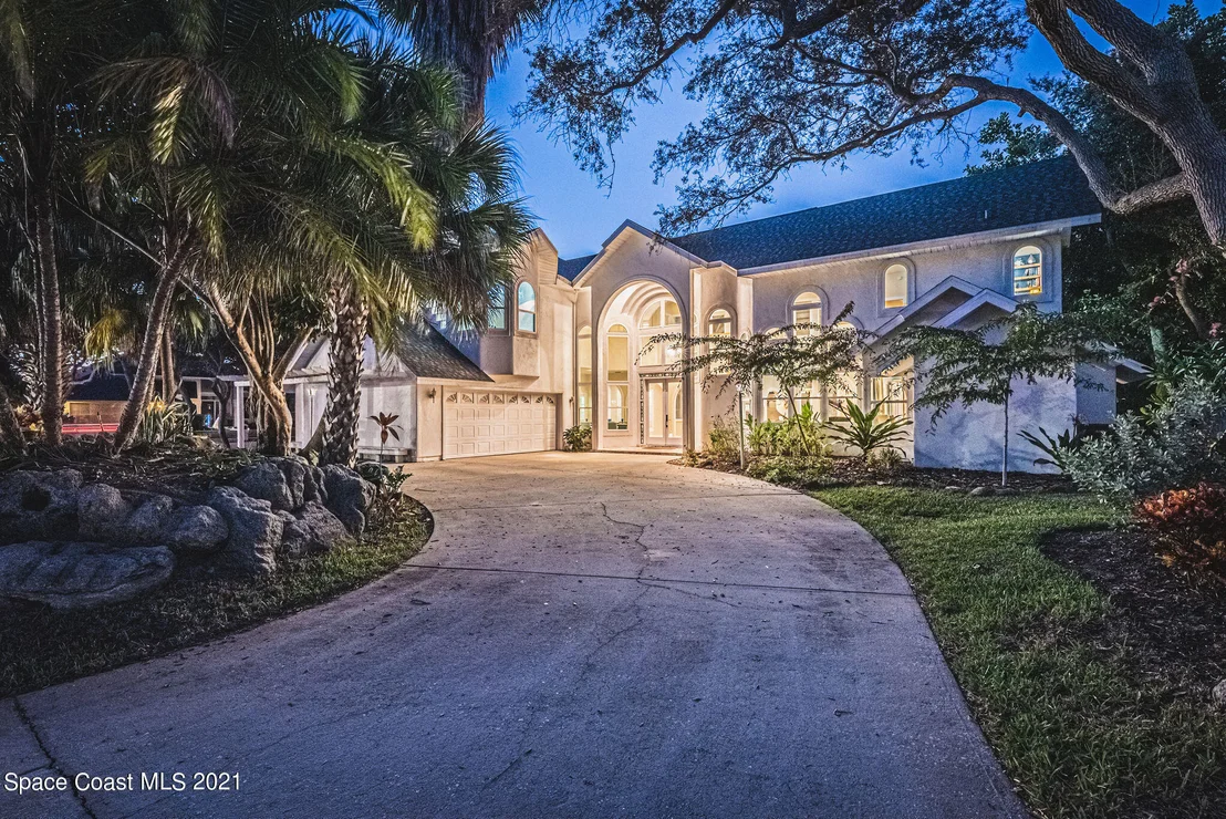 Photo of 472 Peregrine Drive