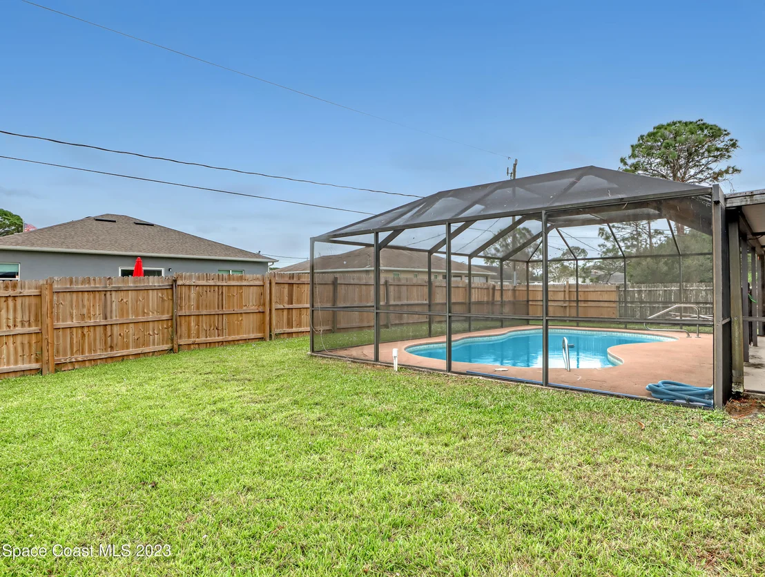 Photo of 958 Lyons Circle NW