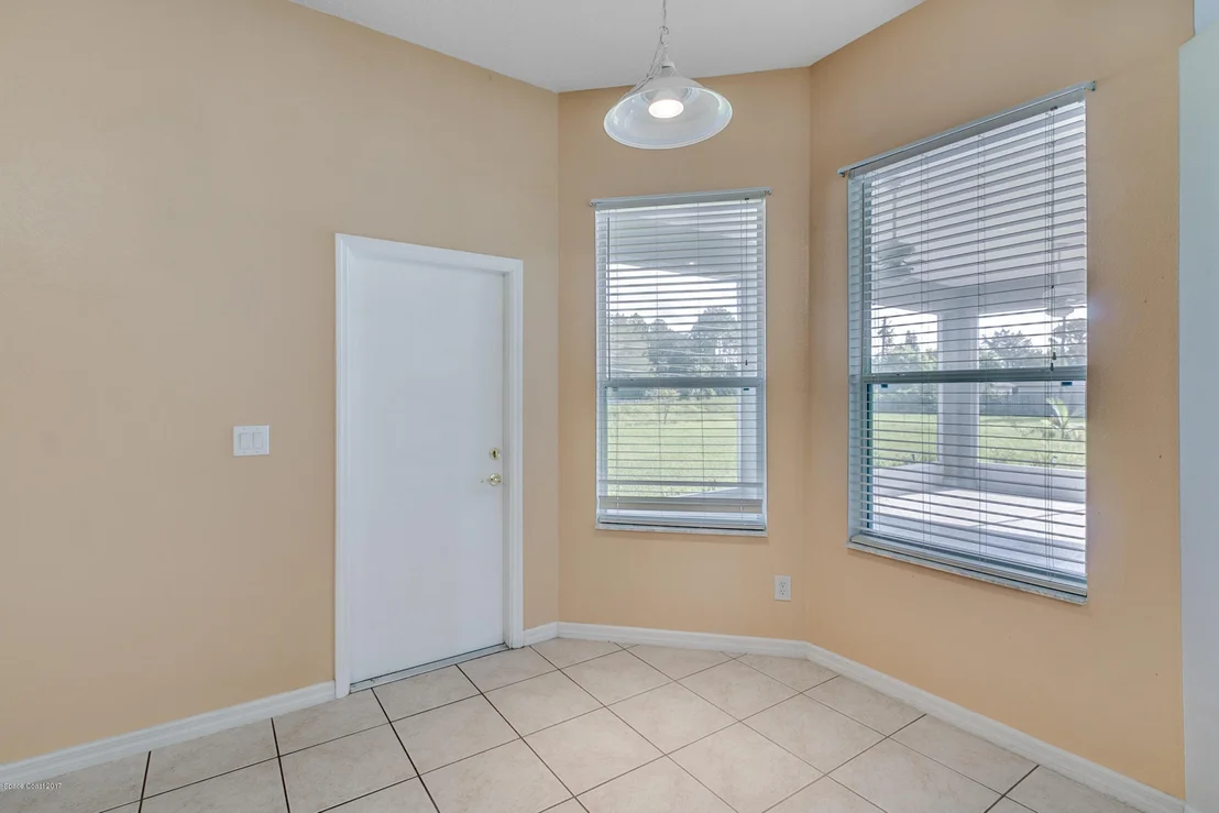 Photo of 899 Lyons Circle NW