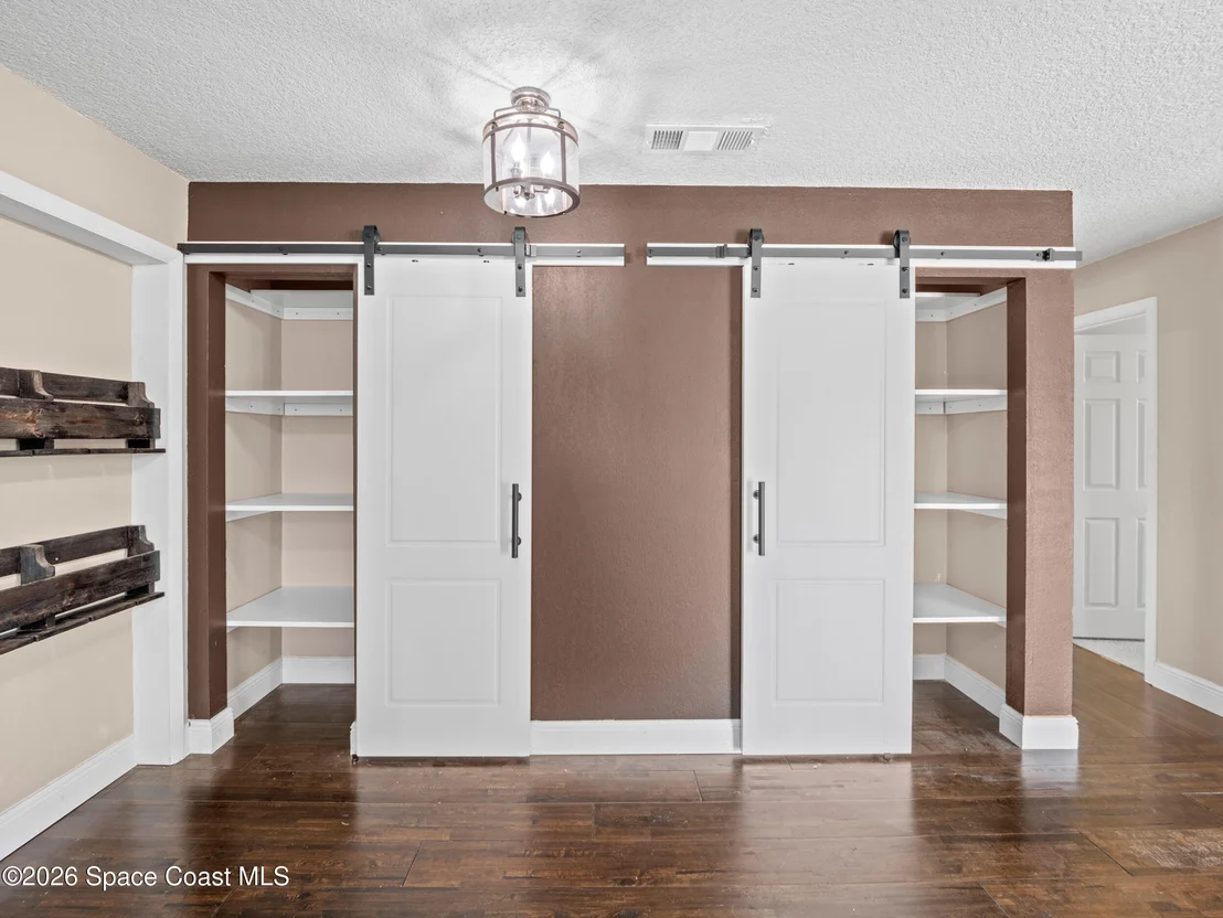 Photo of 956 Beechfern Lane
