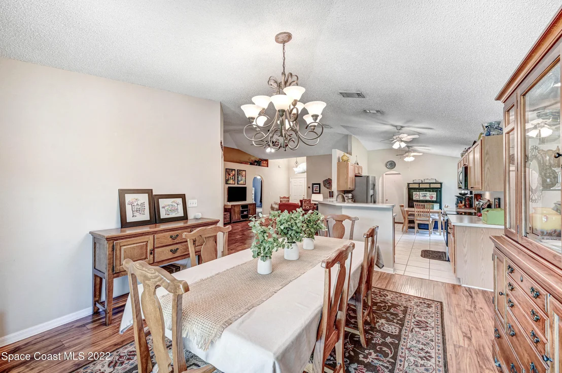 Photo of 1153 White Oak Circle