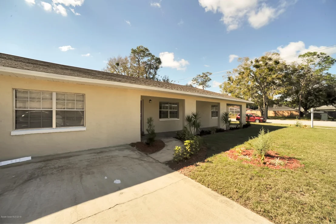 Photo of 1141 Fairlawn Drive