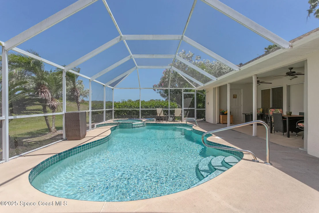 Photo of 2386 Golf Vista Boulevard