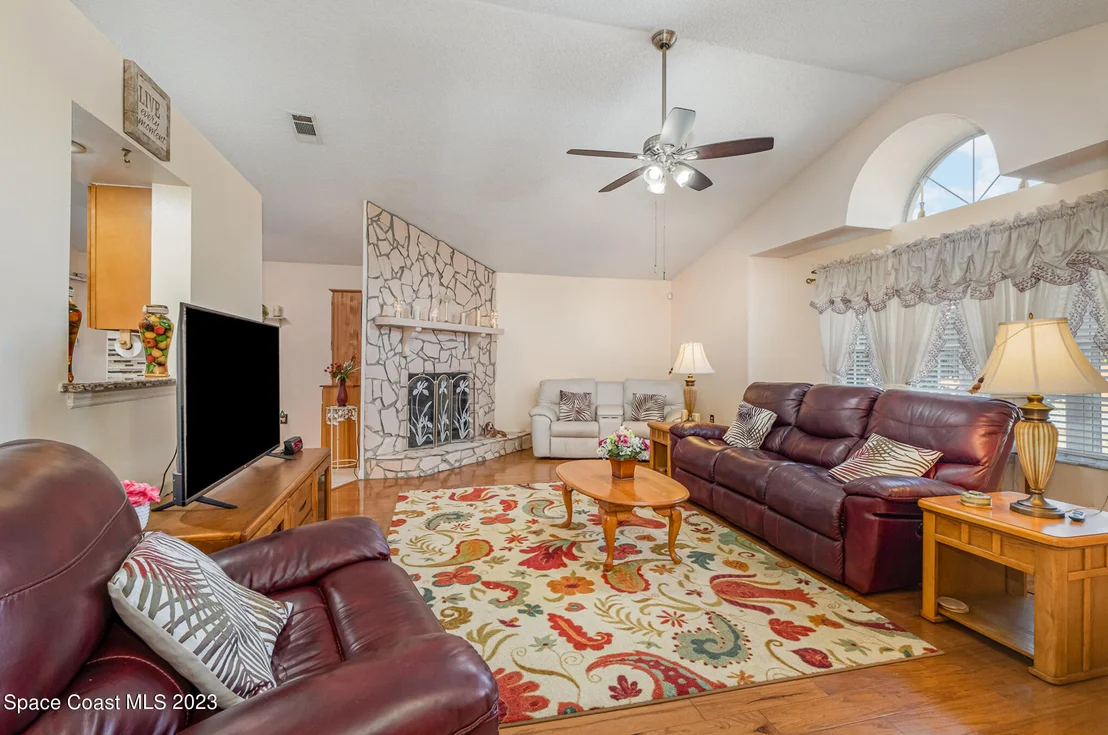 Photo of 5045 Everett Street