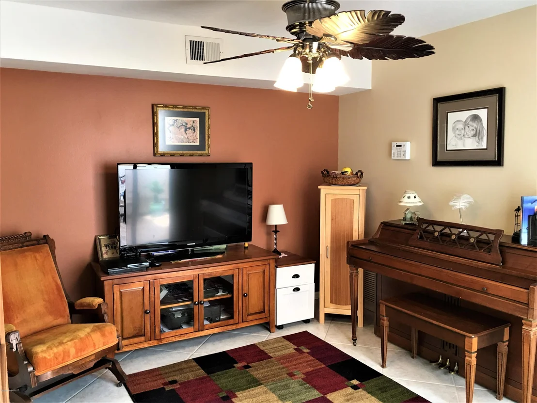 Photo of Unit 613 at 287 Current Drive