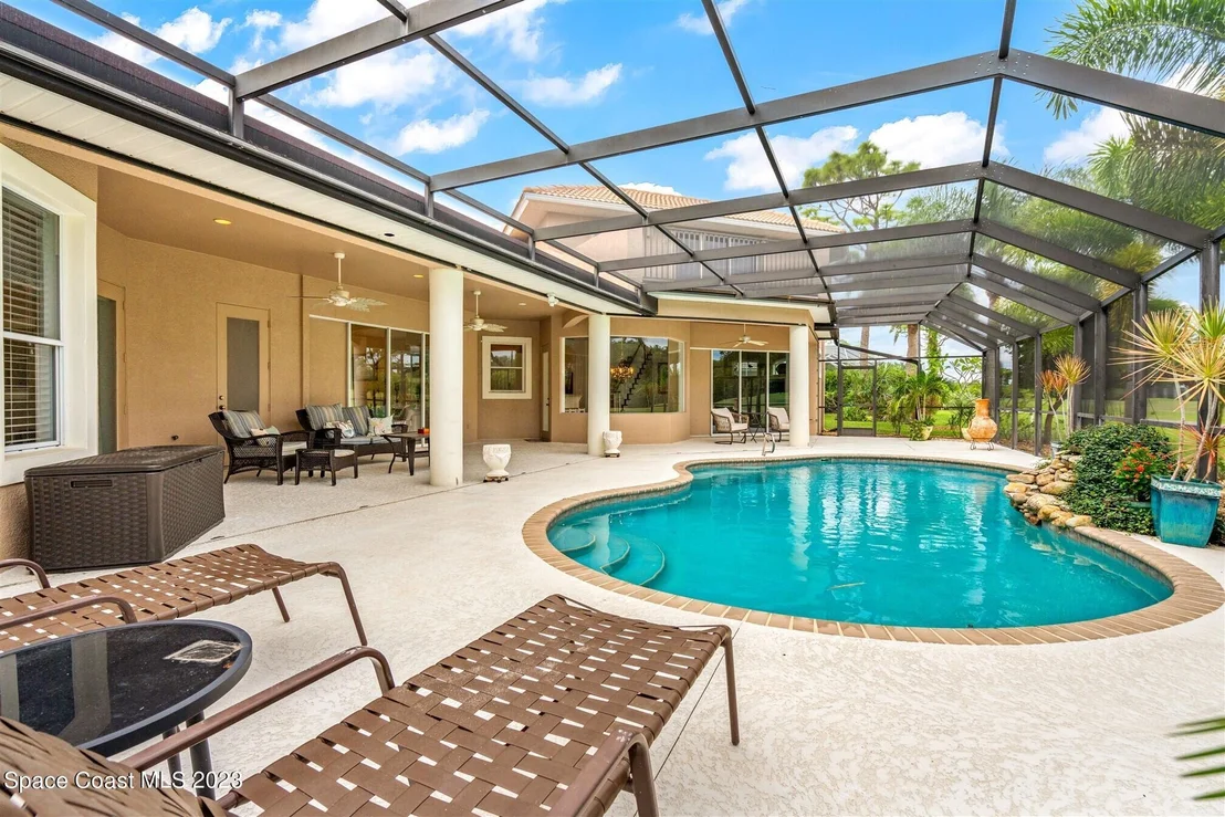 Photo of 915 Chatsworth Drive