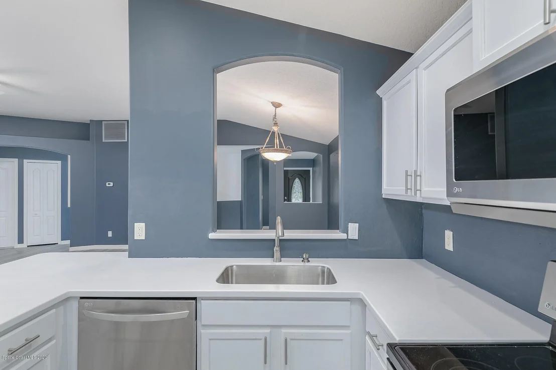 Photo of 895 Villa Drive