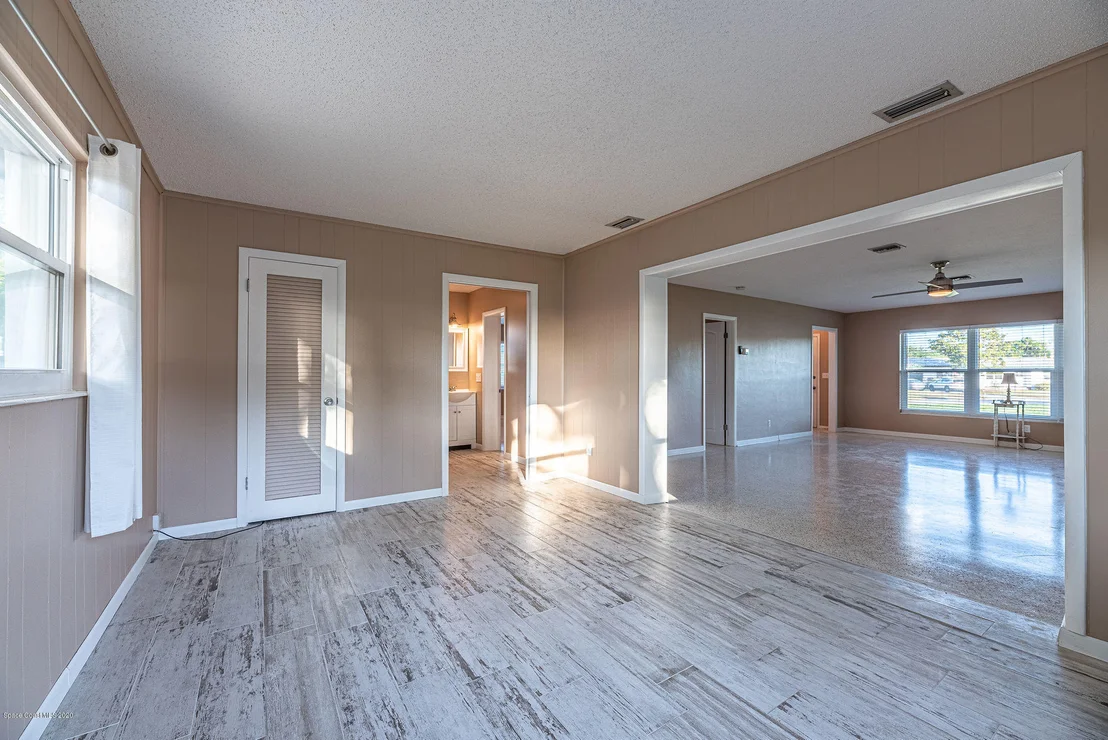 Photo of 1184 E Sun Circle