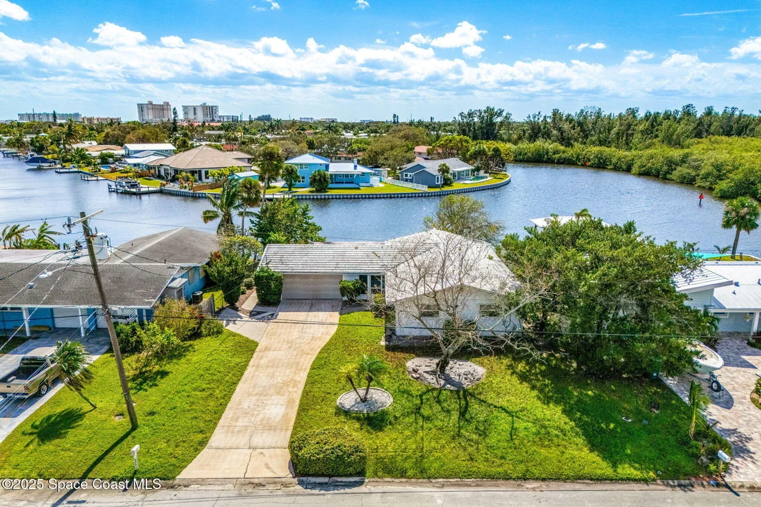 Photo of 272 Bahama Boulevard