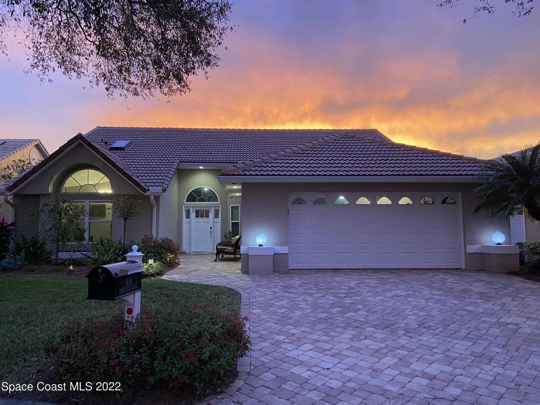 Photo of 914 Palm Brook Drive