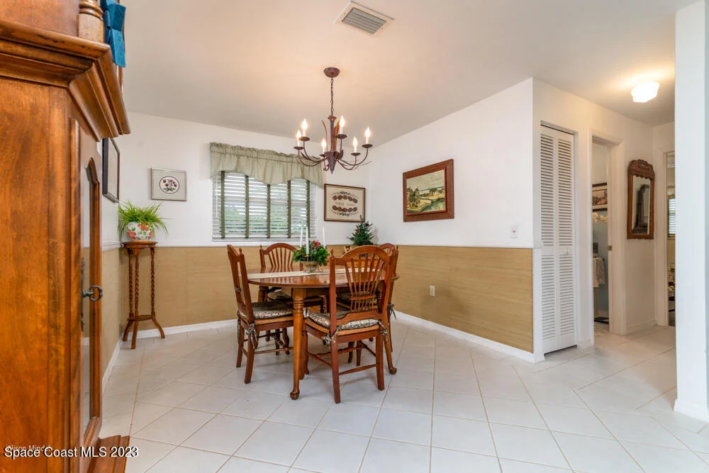Photo of 2115 S River Road