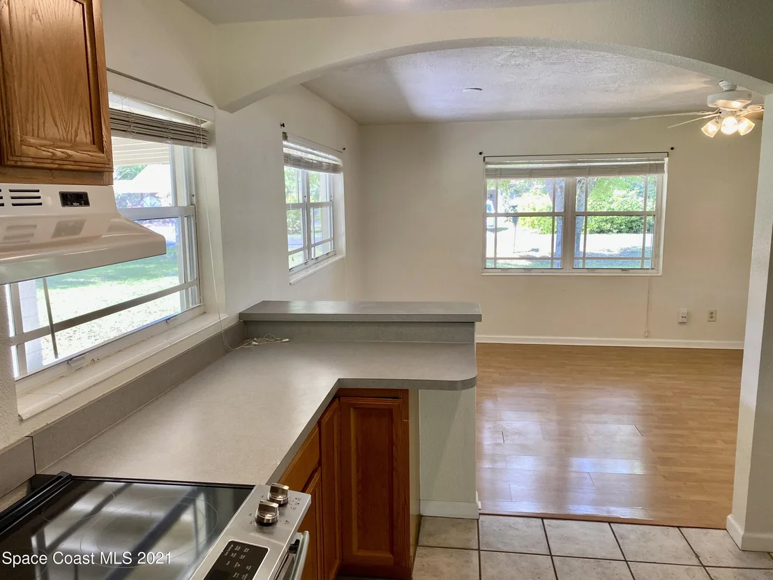 Photo of 2295 Commodore Boulevard