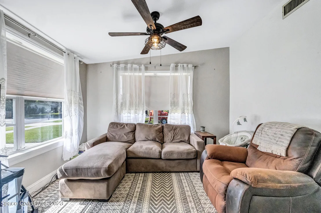 Photo of 2981 Kosuth Road NE
