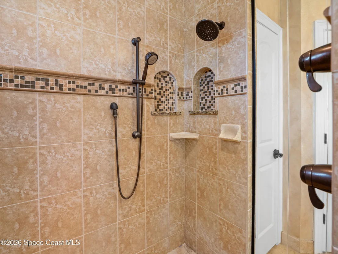 Photo of 992 Balmoral Way