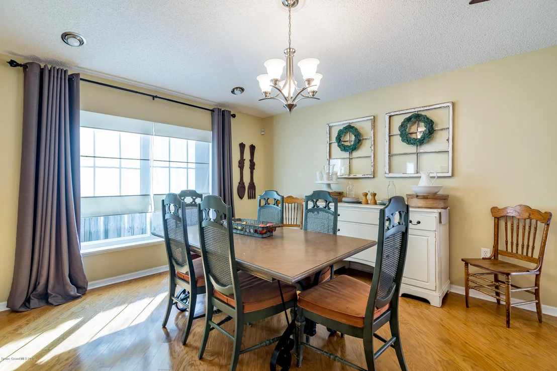 Photo of 1174 White Oak Circle