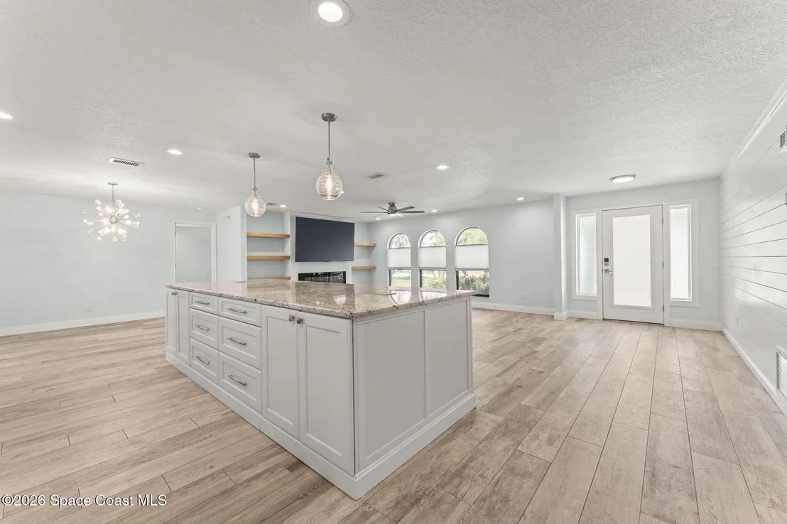Photo of 398 Grant Avenue