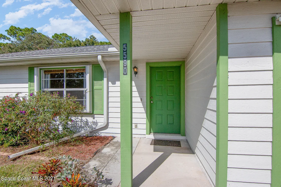 Photo of 5590 Fairbridge Street