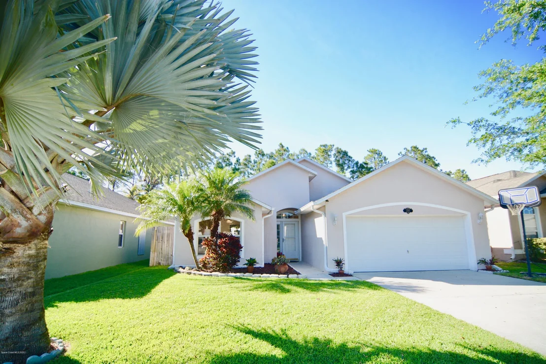 Photo of 2561 Stratford Pointe Drive