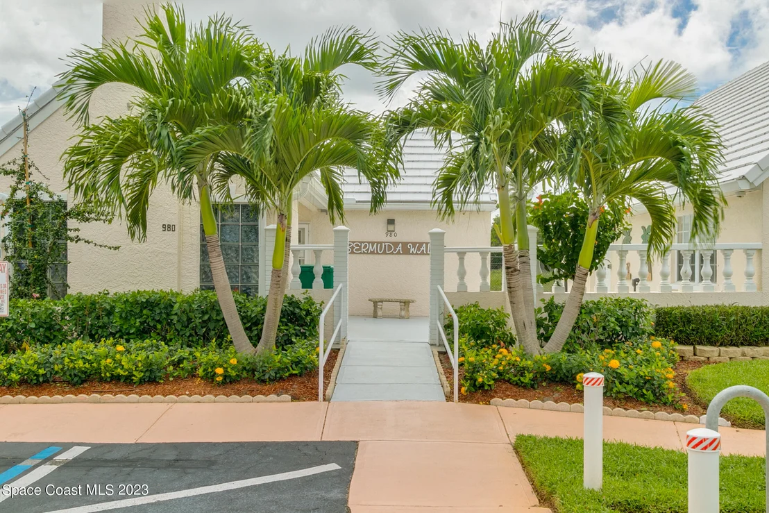 Photo of 921 Wateroak Drive NE